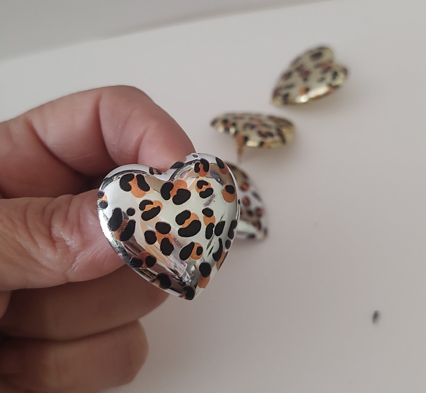 Orecchini cuori grandi animalier
