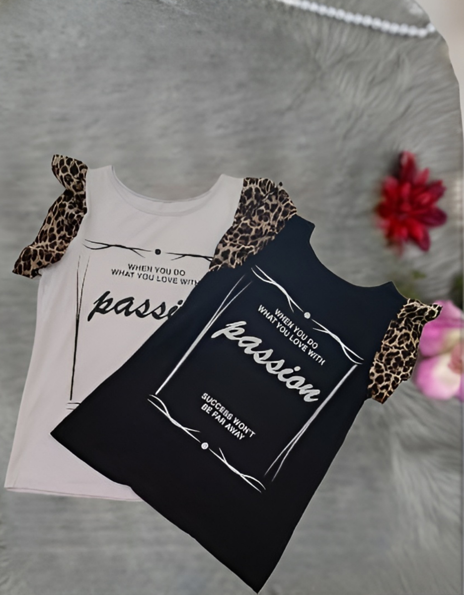 T-shirt con dettagli animalier